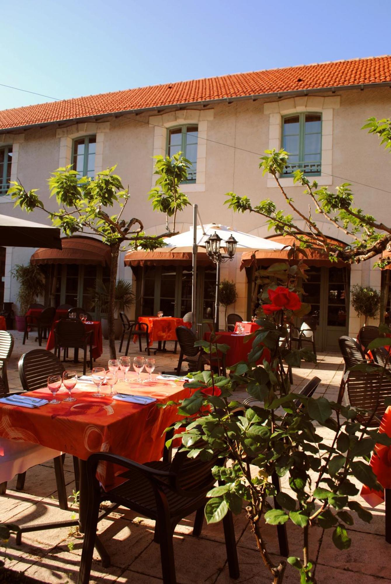 Logis Hostellerie Du Perigord Vert Brantôme Exterior foto